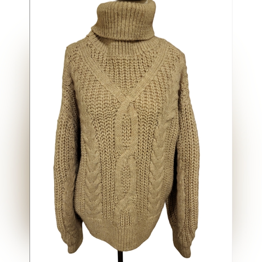 H&M Women's Tan Cable Knit Sweater Size Medium - Picture 1 of 9